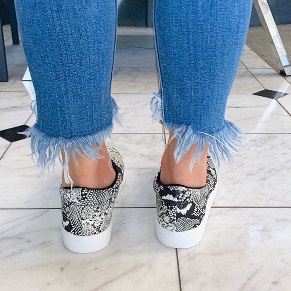 Snake skin slip on sneaker - Picture 3 of 6